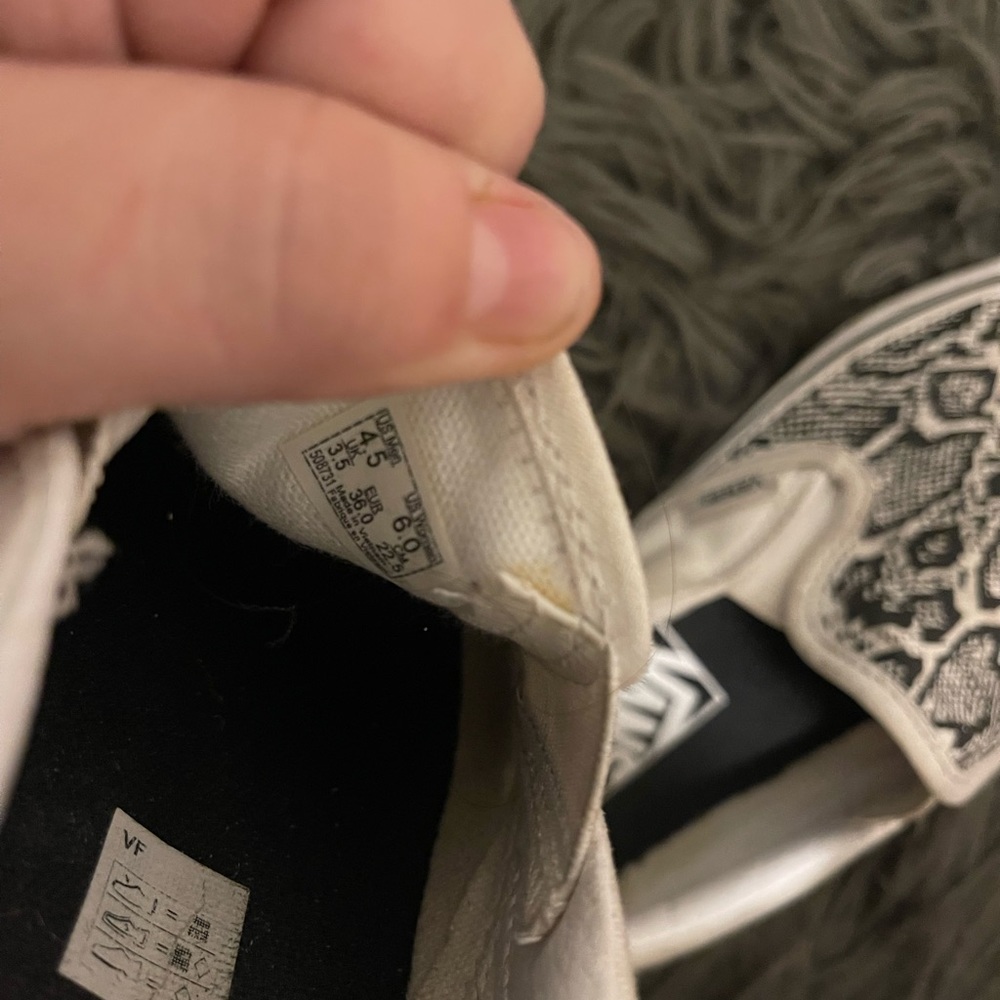 Vans - Picture 3 of 4